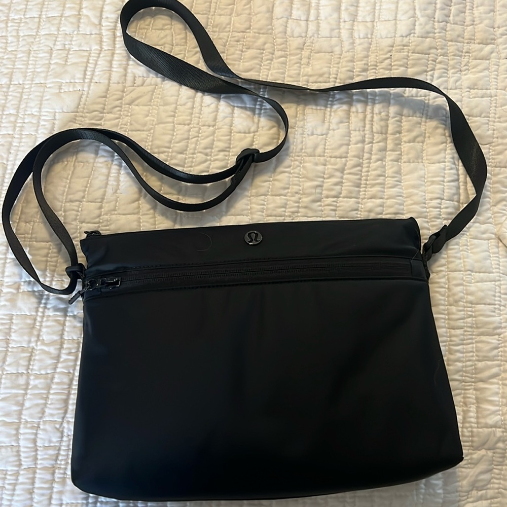Lululemon new parent crossbody with change mat